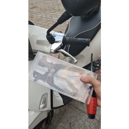 Tay phanh nhôm CNC Vespa xịn sò êm tay bóp nhẹ