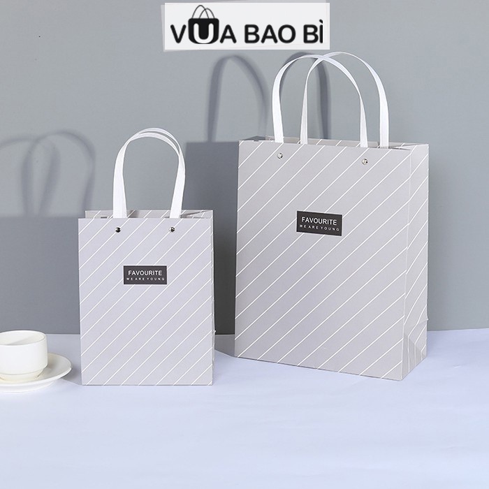 Túi đựng quà họa tiết kẻ hình chữ nhật trang nhã-Vua Bao Bì, túi quà quai dây đai chắc chắn