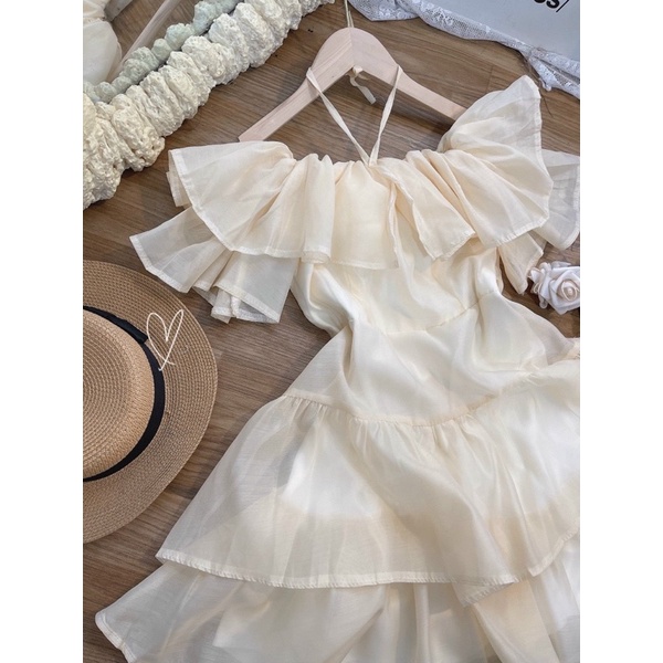 Đầm nude hai lớp bẹt vai cổ yếm