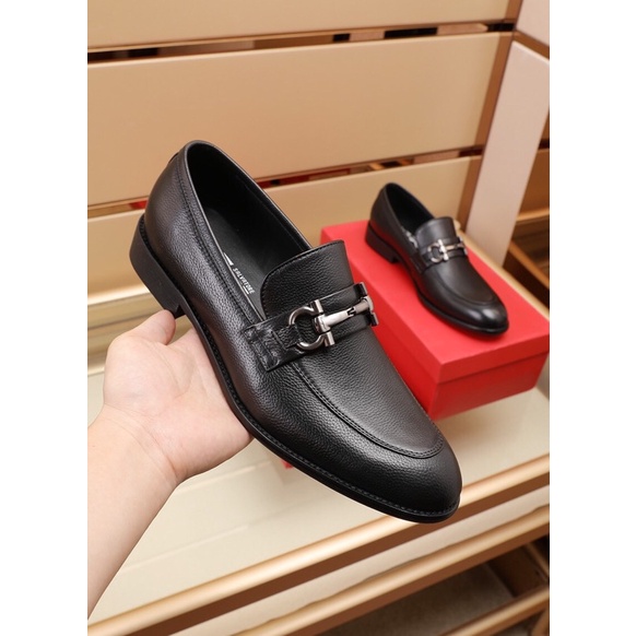 Giày tây lười công sở cao cấp thương hiệu Salvatore Ferragamo da thật màu đen trơn lịch lãm cho nam