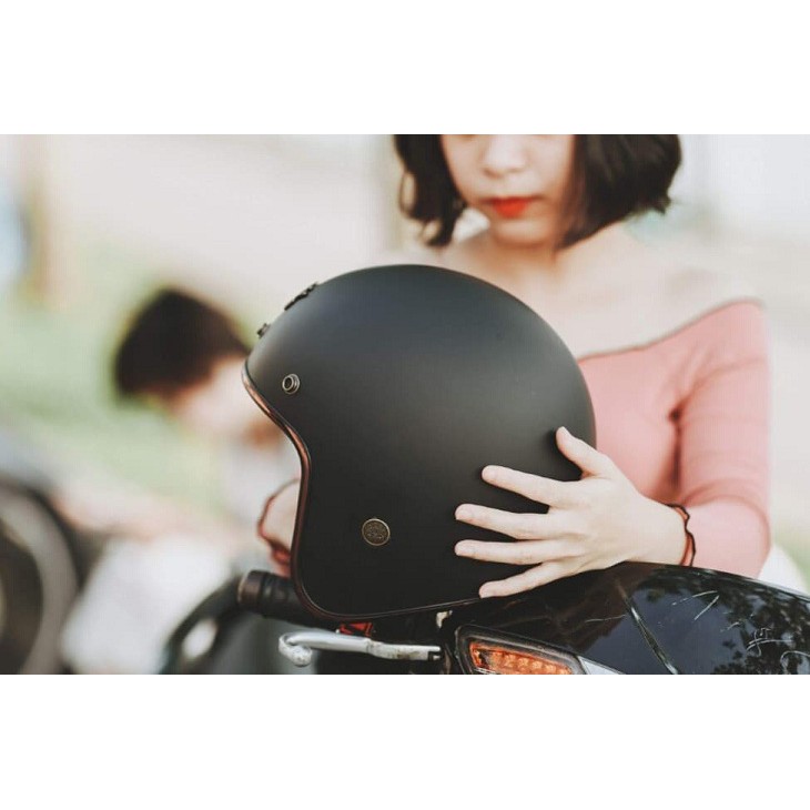 Mũ bảo hiểm chính hãng. Mũ bảo hiểm Honda cả đầu cao cấp, thời trang giá rẻ. Bảo vệ đầu an toàn.