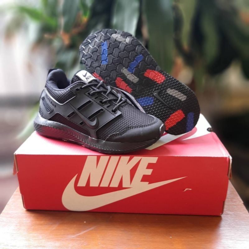 Giày Thể Thao Nike AIR MAX 270 Thiết Kế Màu Đen Trắng Hợp Thời Trang