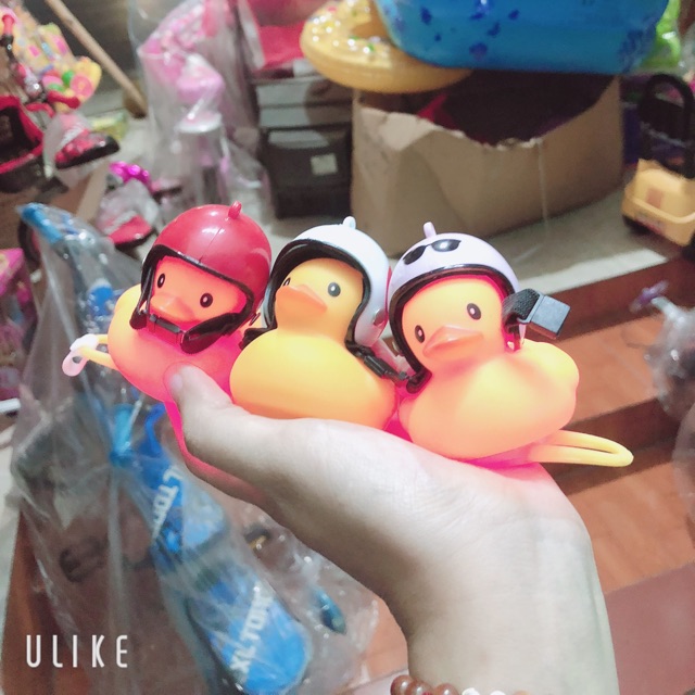 Vịt gắn xe đội mức bảo hiểm, có còi, phát sáng