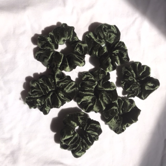 Cột tóc đủ màu