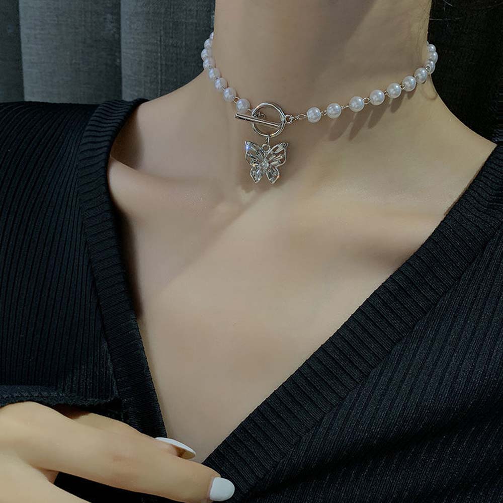 Dây Chuyền Choker Vải Nhung Mặt Hình Bướm Dễ Thương Cho Nữ