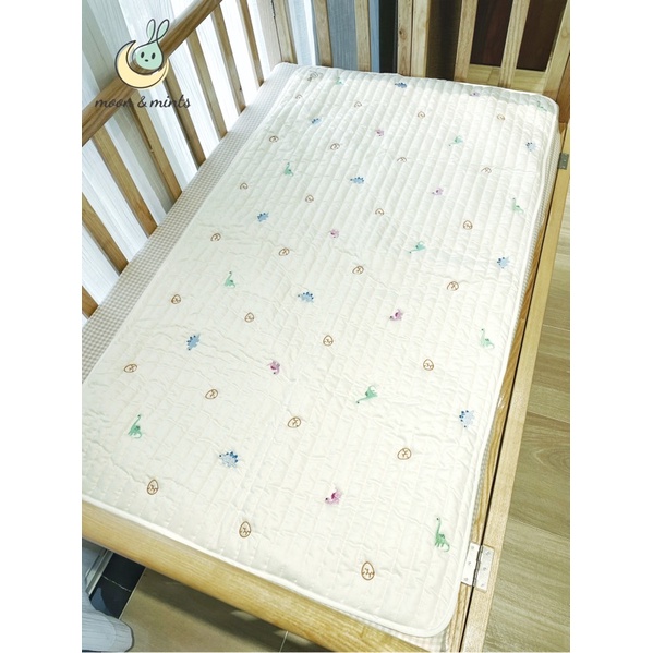 Topper thảm lót chống thấm chần bông cho bé Moon&Mints, hoạ tiết thêu phong cách Hàn Quốc