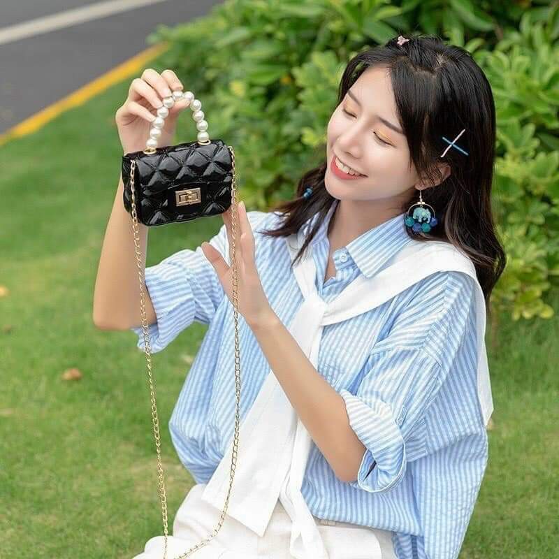 túi đeo chéo mini quai ngọc trai nhân tạo cho bé sẵn hàng