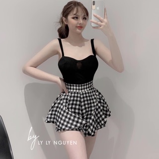Set áo đen chân váy kẻ