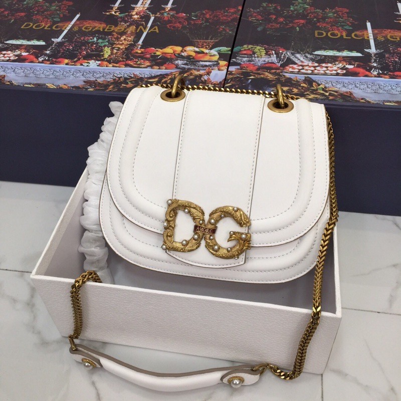 túi đeo loại to dây với khoá mạ vàng sang trọng dolce&gabbana D&G