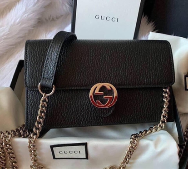 Ví cầm tay có dây đeo