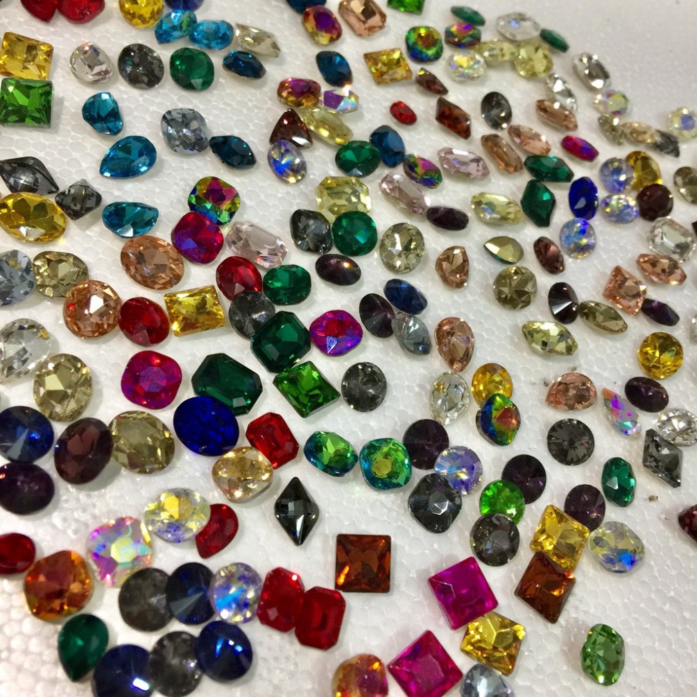 Đá khối trang trí móng màu và hình bất kỳ shop hoangnam