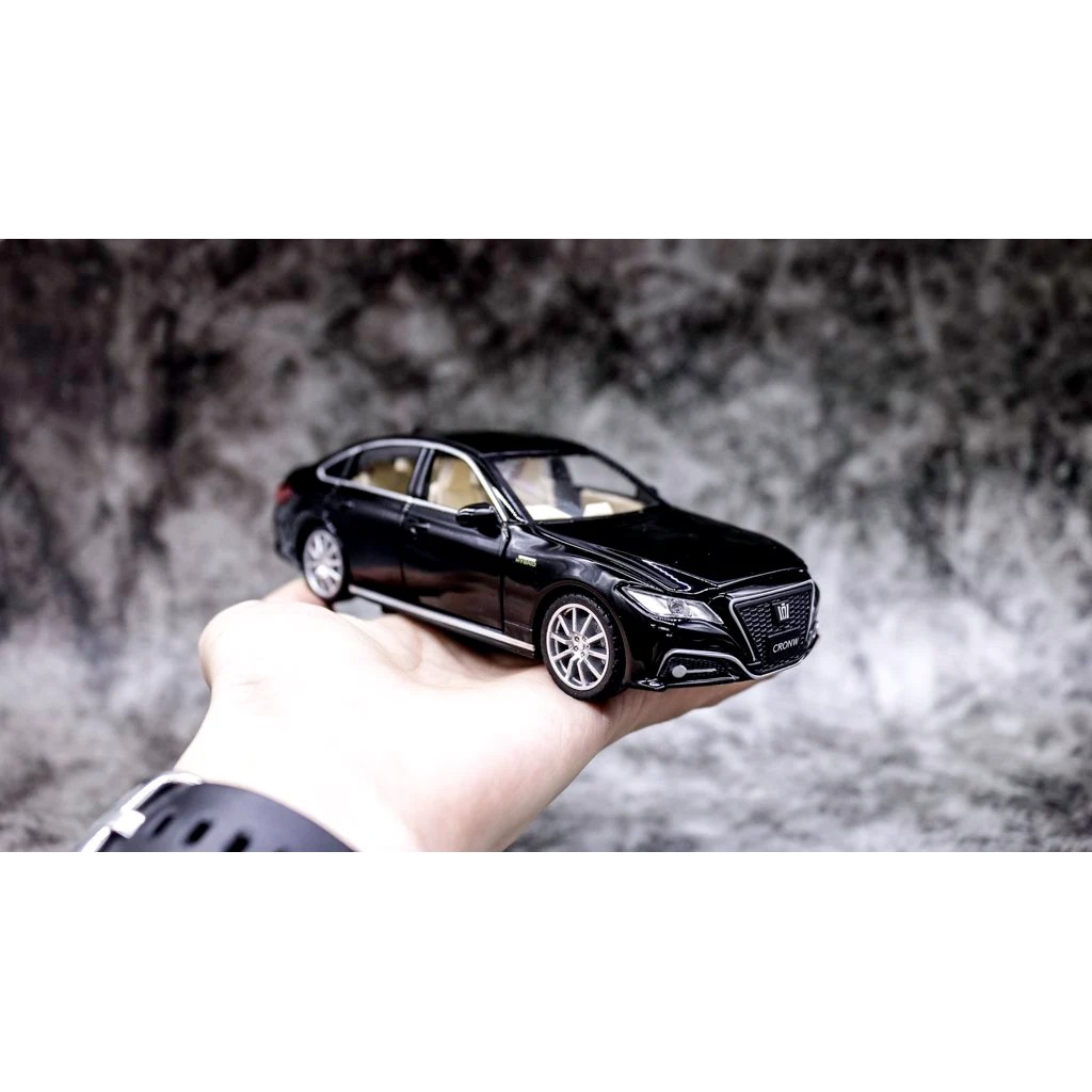 MÔ HÌNH XE TOYOTA CROWN BLACK 1:32 HUAYI ALLOY 7653