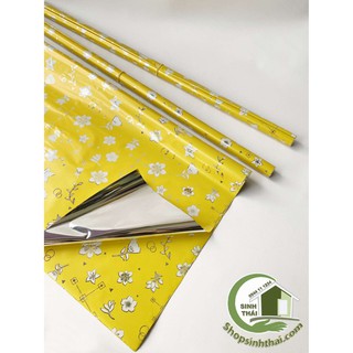 Giấy gói hoa, gói quà không thấm nước - giấy kiếng bóng màu vàng - hoa văn ngẫu nhiên - 98 x 69cm - chọn số lượng