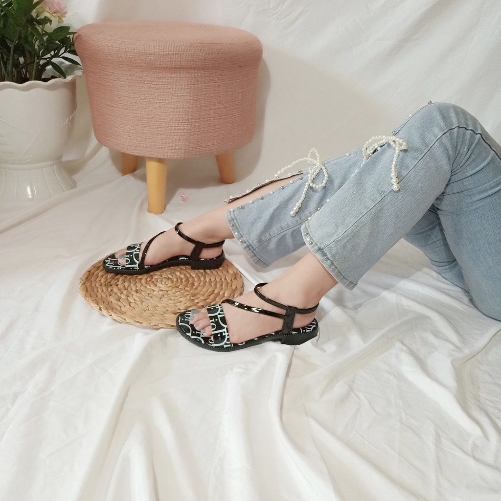 Giày sandal nữ đi học quai chéo in chữ sành điệu đế PU 2cm-tb16
