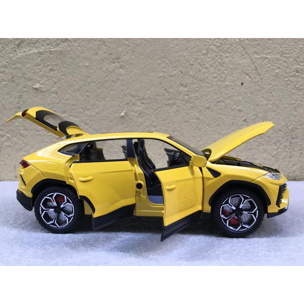 Mô hình xe Lamborghini URUS 2022 - 1:24