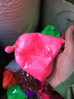 Tinh bột màu tan dầu 100g
