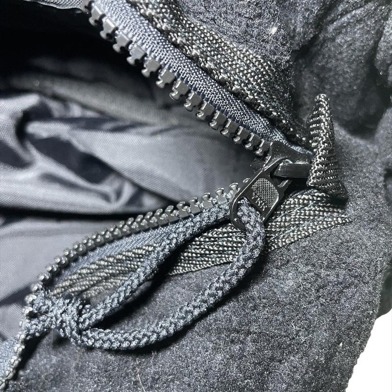 Túi xách tay màu đen