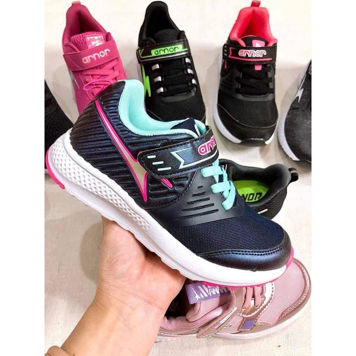 Giày Thể Thao Xuất Dư Cho Bé Sz 32-36