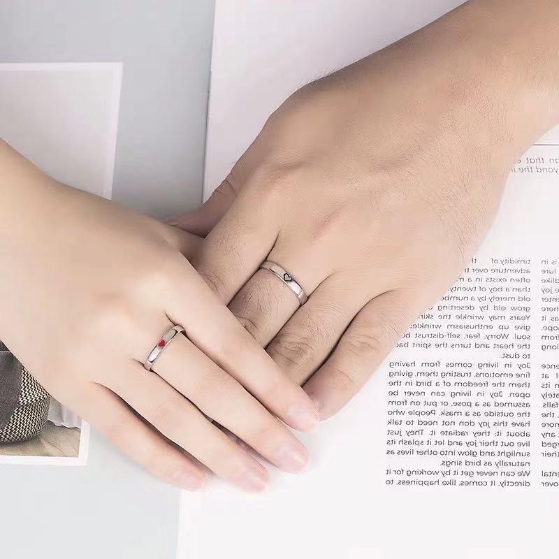 1 Cặp Nhẫn Hợp Kim Hình Trái Tim Màu Trắng/Đen Cho Cặp Đôi