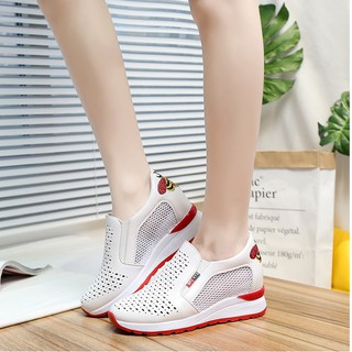 Giày Sneaker Nữ Đẹp, Thiết kế Tăng Chiều Cao, Đục Lỗ Bằng Laze, Một Phong Cách Thời Trang Đang Hót