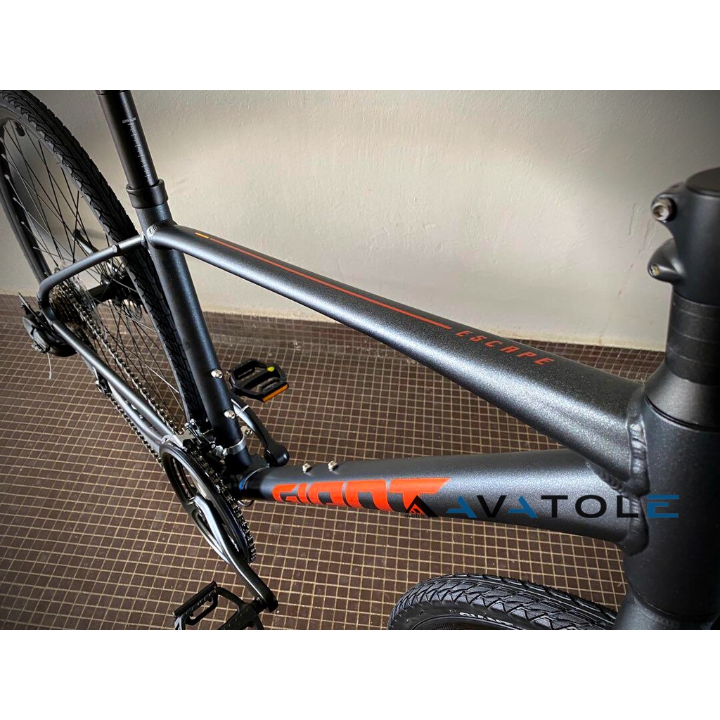 Xe đạp đường trường 2022 Giant Escape 2,  Khung sườn Giant 700C Aluxx, Bộ truyền động Shimano Tourney, Màu cam xám