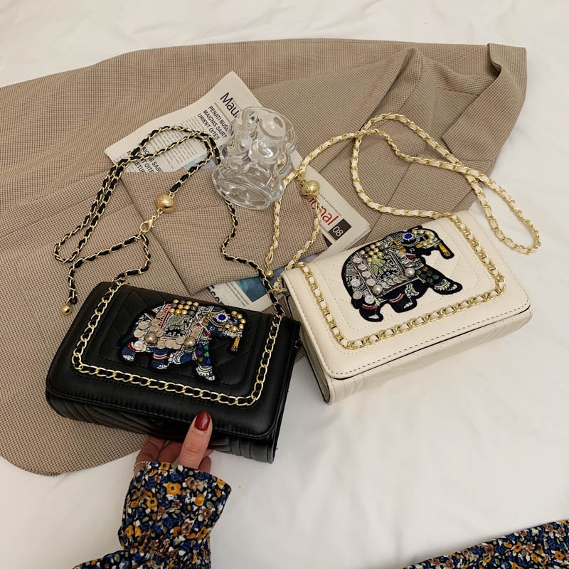 Túi đeo chéo dây xích dễ phối đồ thời trang cho nữ