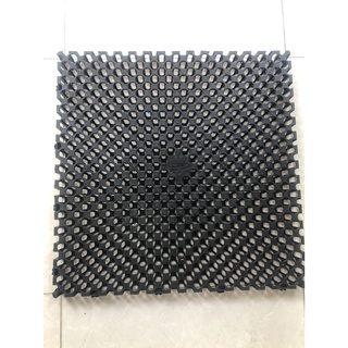 Vỉ nhựa thoát nước lót sàn trồng cây sân thượng Quang Anh màu đen 333x333x33mm