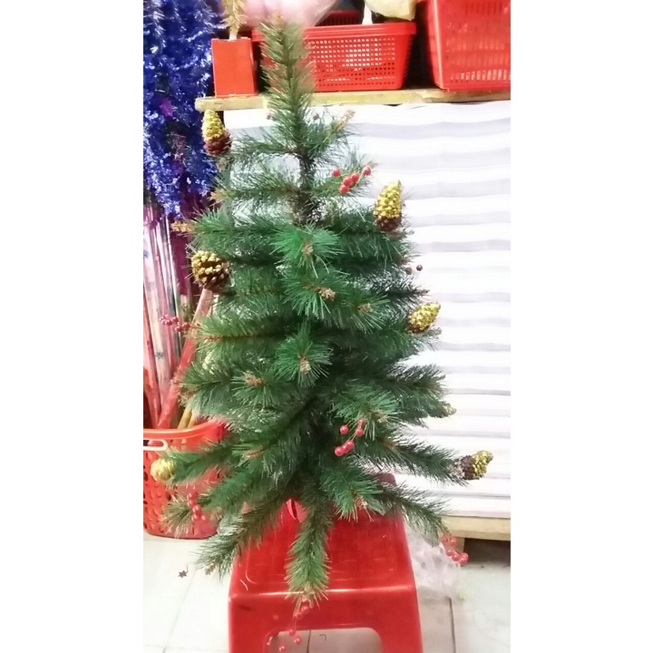 Cây thông 3 loại lá cao  70cm có trang trí + đèn chớp +dây kim tuyến : 250k