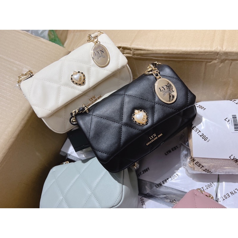 Túi Lyn ô trám khoá trái tim ngọc