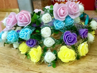Vòng hoa đội đầu