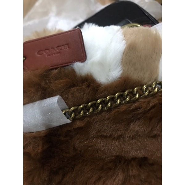 Túi coach lông cho ai thích ấm áp Size 22