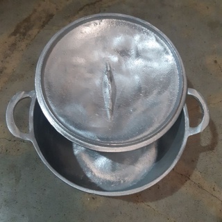 Nồi gang số 8 đúc thủ công (đường kính 20cm)