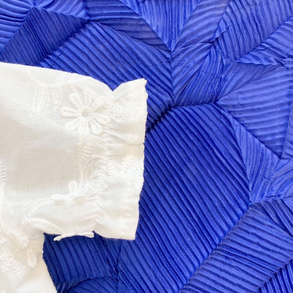 Set Đầm Ren Hoa Và Nón Cho Bé Gái