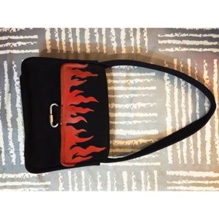 Túi vải đen vẽ lửa