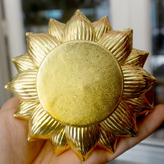 Tượng ngài Quan Thế Âm hai mặt ngồi đài sen đặt xe hơi cao 12cm-Tặng kèm nước hoa