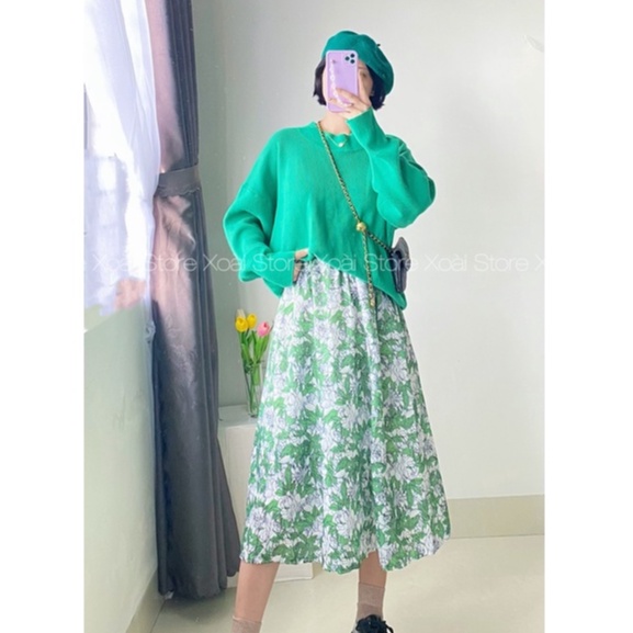 Áo len nữ màu xanh lá phom rộng sweater cổ tròn + Chân váy midi chữ A lưng cao in hoa XOÀI STORE