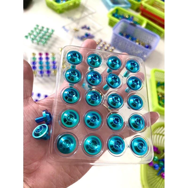 1 con Ốc titan gr5 m6x10 dù to bắt nón bảo hiểm ốp pô che sên