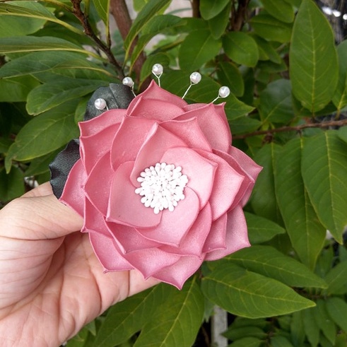 [ Hàng Thiết Kế ] Hoa cài áo handmade hoa sen ruy băng cao cấp