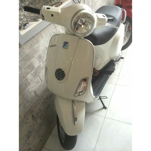 Tem mặt nạ logo Piagio gắn Vespa LX (giá 1 cái)