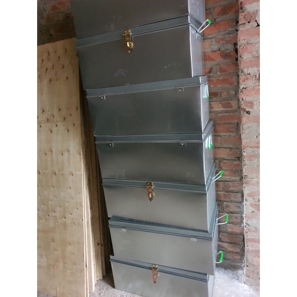 Hòm tôn kt D68cm x R39cm x C30cm đựng hồ sơ.
