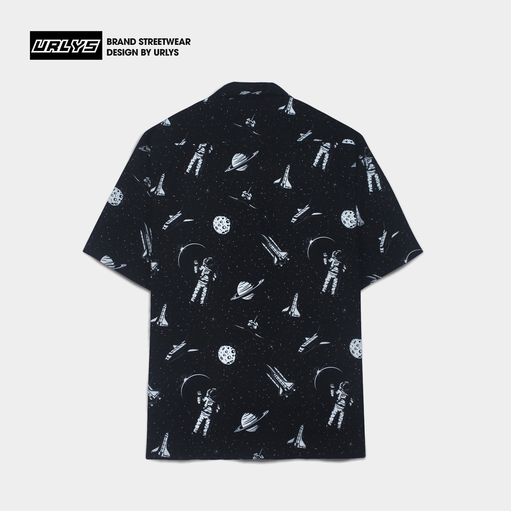 Áo sơ mi tay ngắn nam nữ URLYS form rộng sơ mi họa tiết tay lỡ cổ vest unisex ulzzang phi hành gia đen