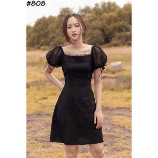Đầm đen cổ vuông tay voan viền ren dài chấm gối
