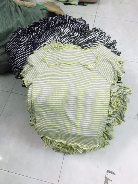 Áo trễ vai tay ngắn sọc