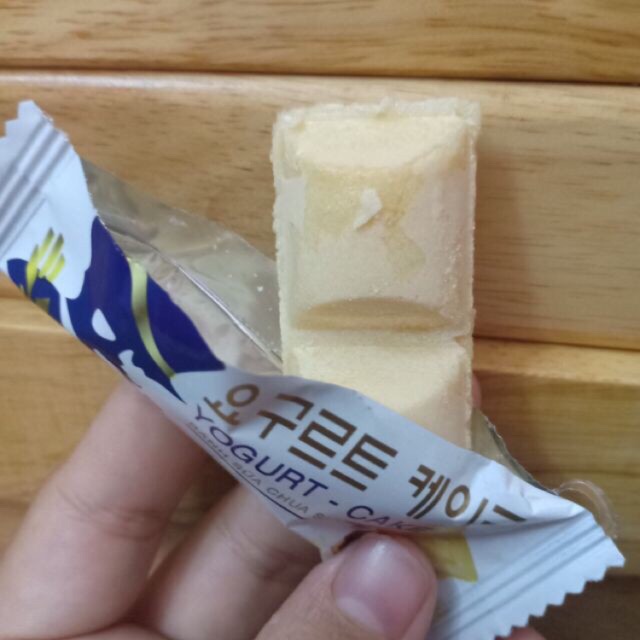 (ẢNH THẬT) 1 gói 300gr bánh sữa chua giòn hàng Việt nam siêu ngon