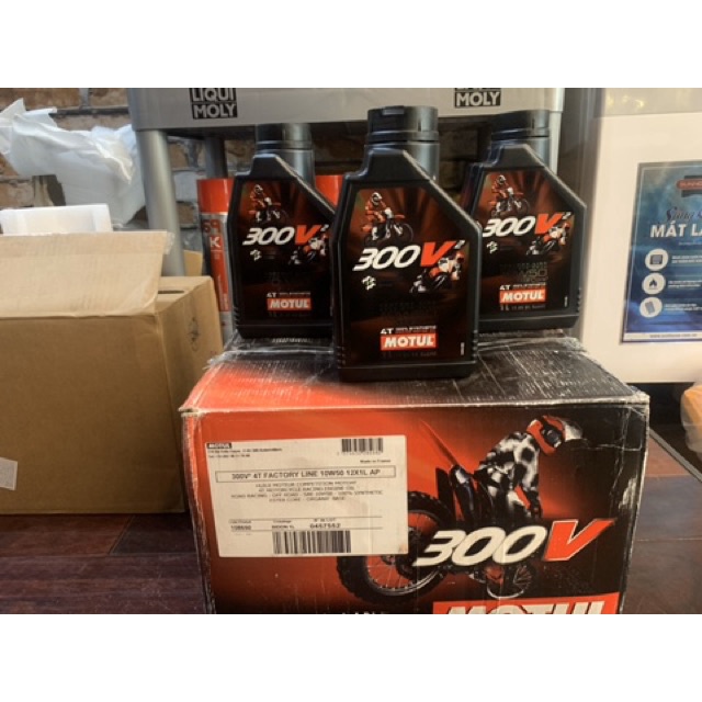 Dầu xe máy Motul 300V thế hệ mới