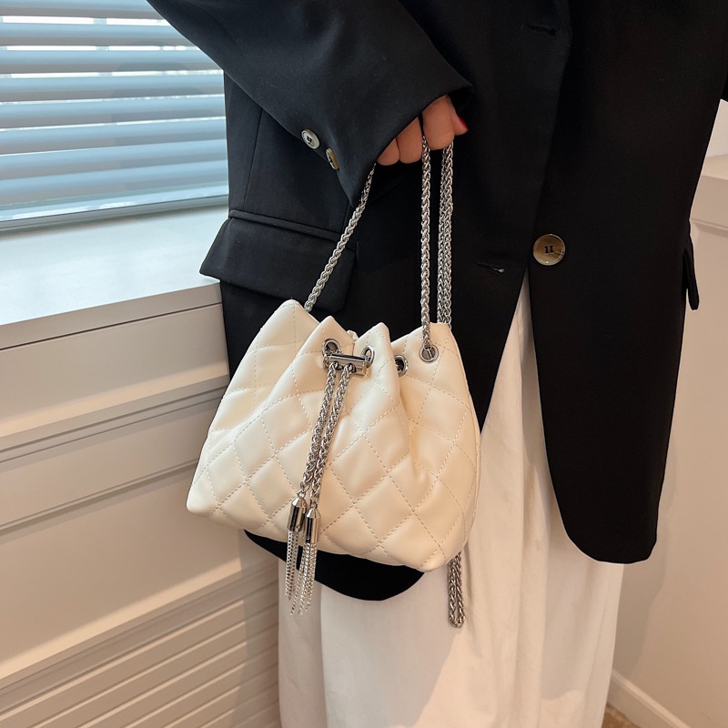 Túi Đeo Chéo Hình Thoi Phối Dây Xích Thời Trang