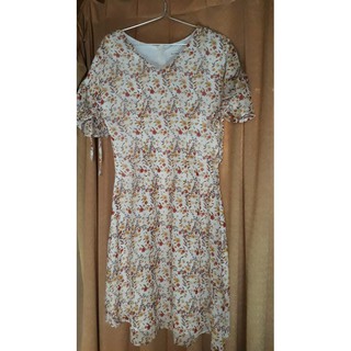 Đầm hoa tay rút GUMAC size M