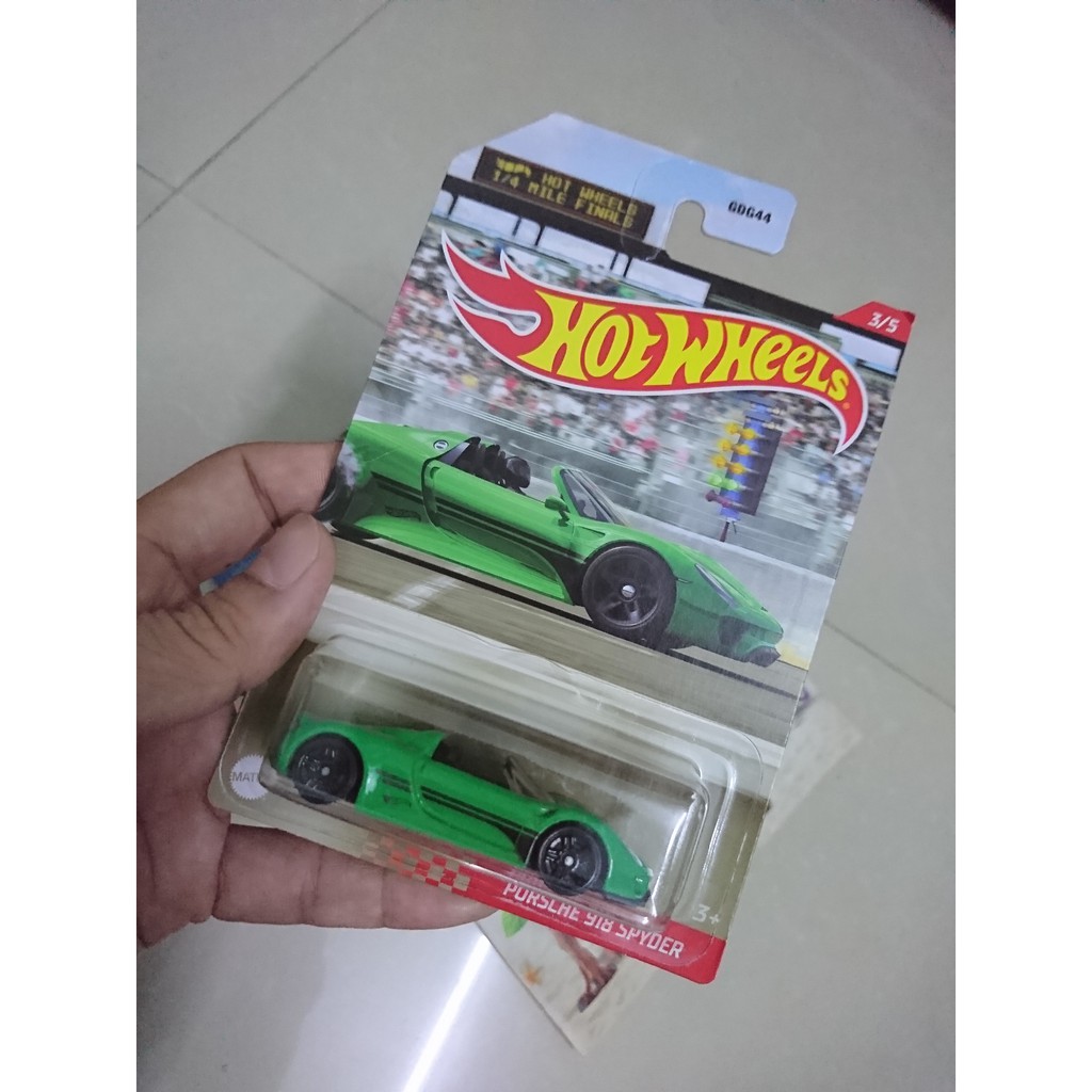 Xe Hotwheels Porsche 918 Spyder (Màu Xanh Lá Cây)