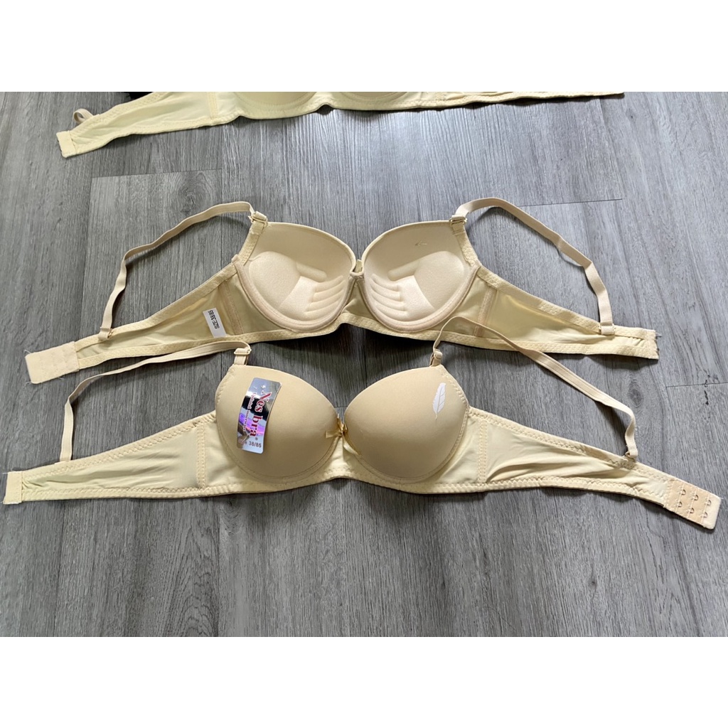Áo ngực có gọng mút mỏng 2cm. Áo lót trơn cup 3/4 ngực, mút ép siêu êm. Giúp nâng, đẩy vòng 1 đẹp ms 899