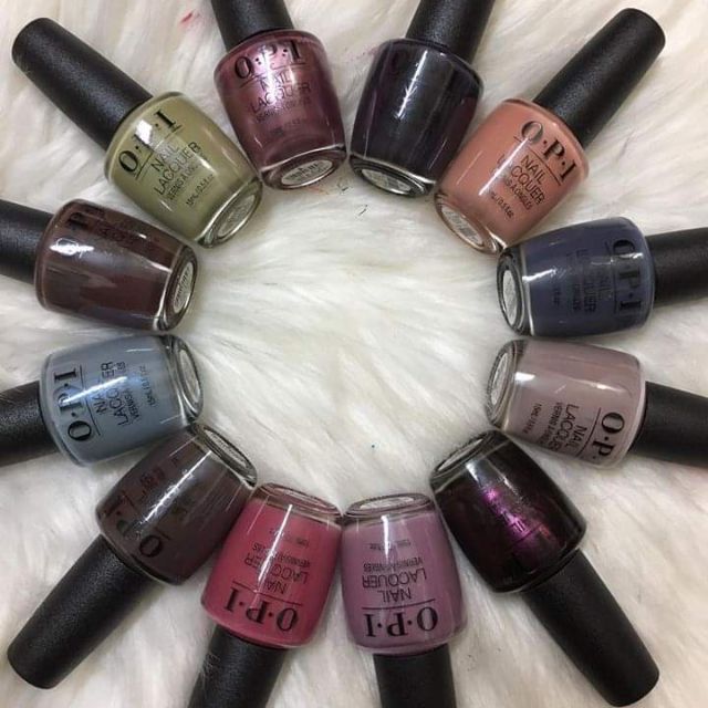 Sơn thường opi 300 mau đẹp. Chai thuỷ tinh con mướt nhanh khô. Du các tong màu de dang cho cac ban lua chon. 15ml..